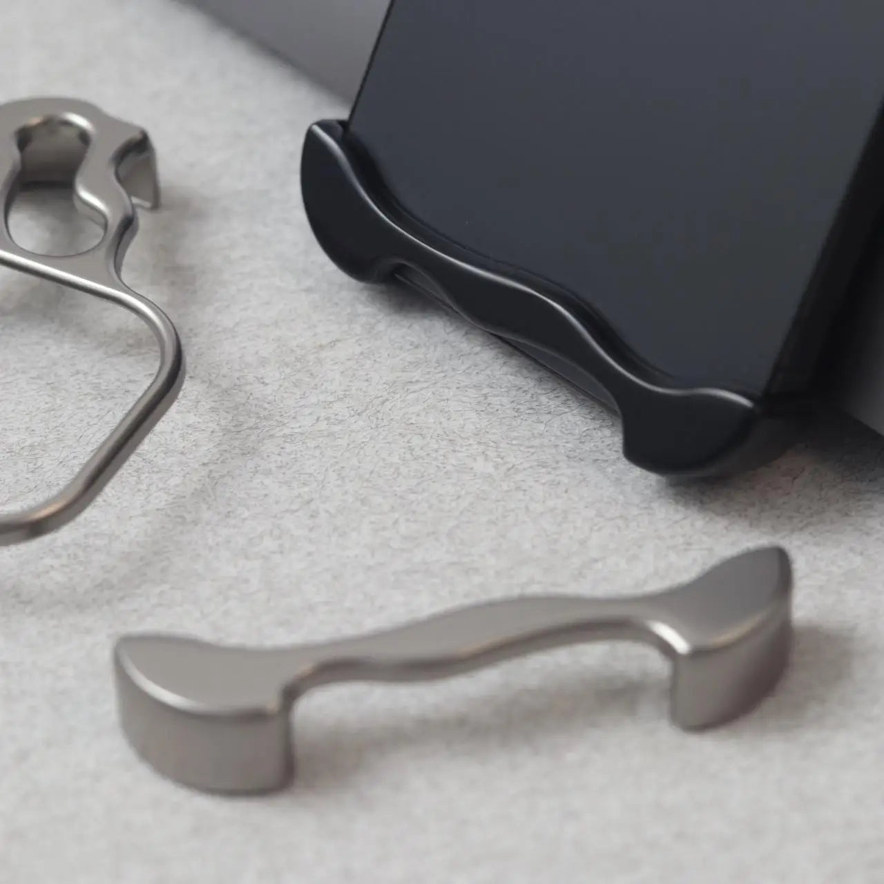 Funda protectora irregular de aleación de titanio para iPhone 15 12 13 14